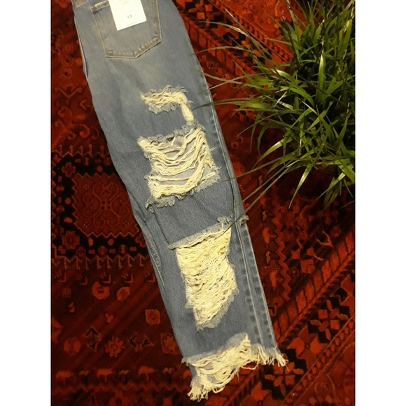 NWT Cello High Rise Medium Wash All Over Destress - Picture 7 of 8